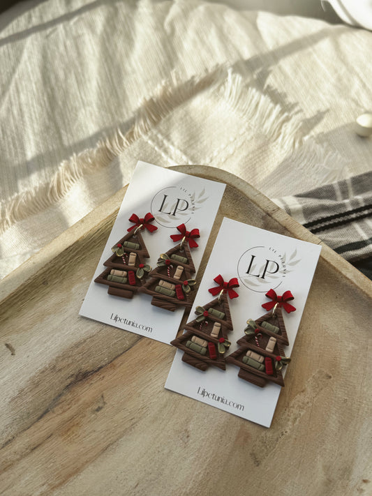 Christmas Bookshelves